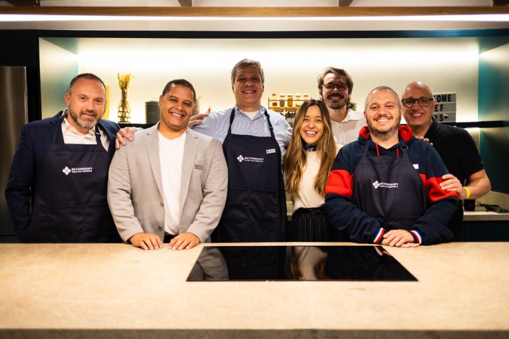 Time Beyondsoft Brasil. Da esquerda para a direita: Ricardo Oliveira, Rafael Oliveira, Eduardo Mecking, Larissa Ferreira, Lucas Scarin, Gustavo Freire e Jo?o Labre. 